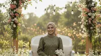 7 Model Gamis Batik Kombinasi Polos Warna Olive Cocok untuk Lamaran Sederhana