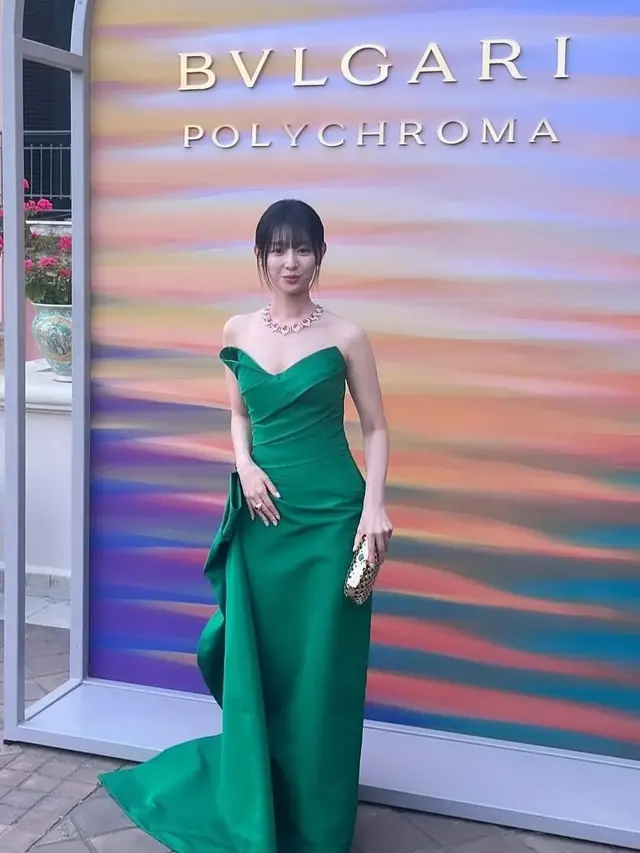 Kim Ji Won Pancarkan Pesona Princess Hadiri Acara Bvlgari di Italia, Tak Kalah Menawan dari Lisa BLACKPINK