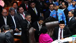 Sidang Paripurna DPR untuk menentukan struktur organisasi DPR baru periode 2014-2019 berlangsung rusuh, Jakarta, (2/10/14). (Liputan6.com/Andrian M Tunay)