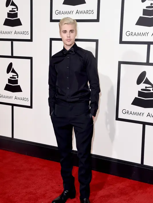 Usai menggelar Purpose World Tour di Eropa, pelantun lagu ‘Baby’ ini disapa oleh salah satu belibers, tak peduli perasaan fansnya, Justin malah melontarkan kalimat tak sedap di publik. (AFP/Bintang.com)