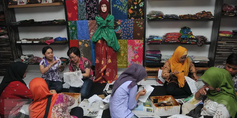 20151002-Peringati Hari Batik, Para Ibu Membatik Bersama di Kampung Batik Palbatu Jakarta