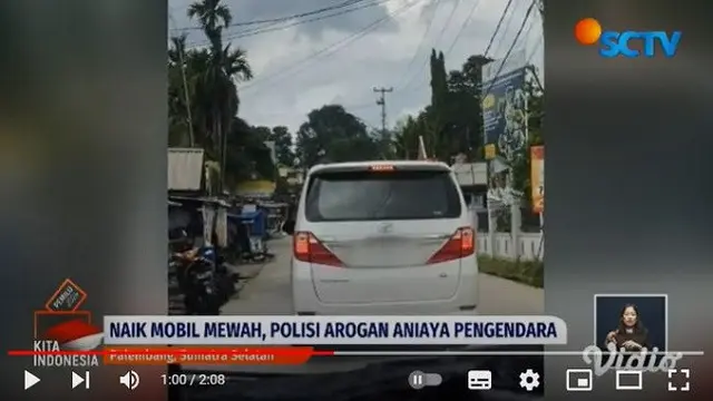 Viral video yang memperlihatkan oknum anggota polisi arogan mengancam pengendara lain pakai senjata tajam di Palembang. (YouTube Liputan6)