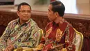 Presiden Jokowi (kanan) dan Menteri Perindustrian Saleh Husin saat menghadiri pembukaan Musyawarah Nasional VII Gabungan Pengusaha Jamu dan Obat Tradisional Indonesia (GP Jamu), di Istana Negara, Jakarta, Senin (25/5/2015). (Liputan6.com/Faizal Fanani)