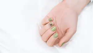 Sahabat Fimela, mau tampil lebih anggun dan elegan dengan nail art?  Intip 5 warna nail art yang cocok untuk kamu yang feminin dan berkelas. Pilih yang paling kamu suka, ya!  (Foto dok: Freepik//devmaryna).