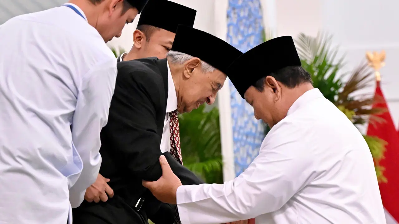 Mantan Menteri Agama Quraish Shihab bertemu dengan Presiden Prabowo Subianto pada peringatan Nuzulul Qur'an di Istana Negara Jakarta.