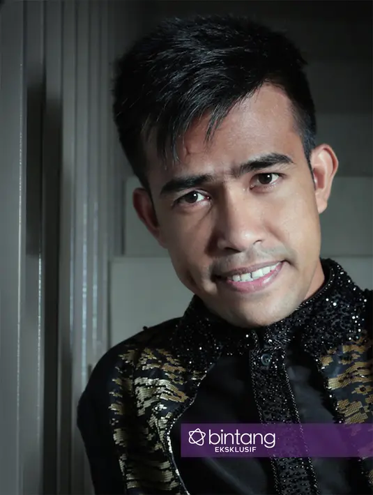 "Kalau nyanyi dangdut kebanyakan di bully sama teman-teman khususnya yang pemain band. Kadang saya beranikan diri, mereka sampai bully saya, Fildan jadi feeling dangdut, hanya bercanda saja," ungkap Fildan. (Bambang E. Ros/Bintang.com)