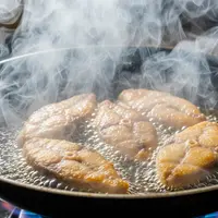 Cara Mengurangi Asap saat Menggoreng Ikan. (Gemini AI)