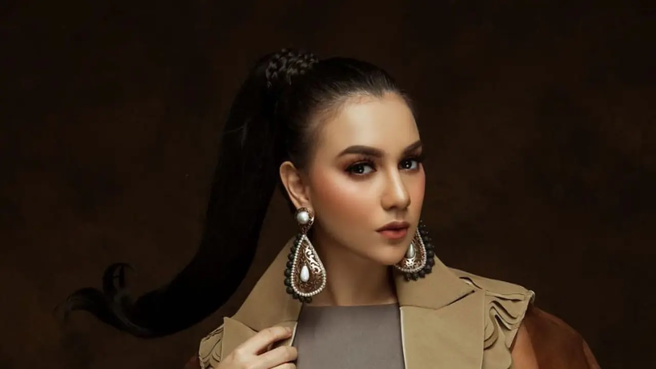 7 Gaya Maternity Shoot Irish Bella, Seperti Boneka Hidup