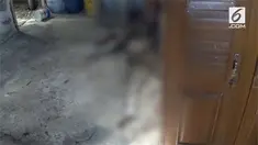 Sesosok mayat yang tinggal menyisakan tulang belulang ditemukan warga di sebuah rumah tua.