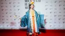 Moscow Fashion Week menarik perhatian sejumlah selebriti internasional, di antaranya adalah bintang film Tiongkok, Lily Ji, yang memukau dengan mengenakan kostum ancestral khas Tiongkok, menciptakan hubungan harmonis antara warisan budaya dan mode kontemporer. (Foto: Dokumen/Moscow Fashion Week)