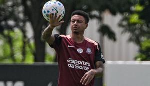 Pemain sepak bola Inggris, Jesse Lingard, mengikuti sesi latihan di pusat pelatihan Corinthians, di Sao Paulo, Brasil, pada 5 Maret 2026. Pemain Inggris Jesse Lingard, mantan pemain Manchester United, berlatih bersama Corinthians pada 5 Maret 2026, menunggu pengumuman resmi penandatanganannya dengan klub São Paulo tersebut. (Nelson ALMEIDA/AFP)