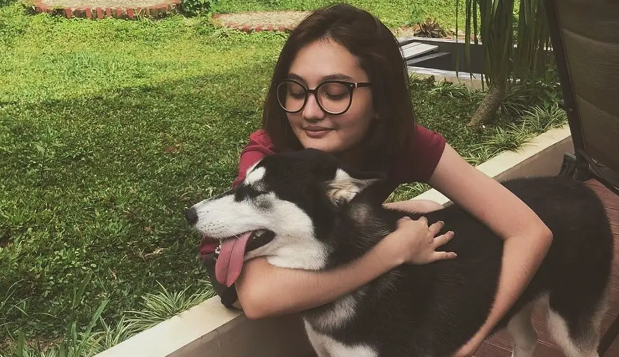 Laura Abbas Jackson termasuk seleb yang suka memelihara binatang. Binatang yang kerap diunggahnya adalah anjing. Ia selalu membagikan momen-momen kebersamaannya dengan anjing di Instagram. (Liputan6.com/IG/@laurabbasjackson)
