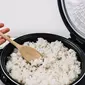 Pemerintah akan membagikan secara gratis Alat Memasak Berbasis Listrik (AML) yang berbentuk penanak nasi (rice cooker). Foto: Freepik