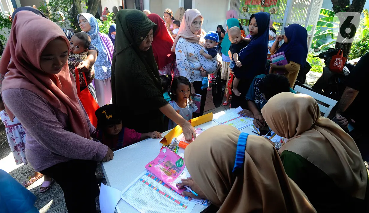 Pemberian vaksin polio ini diberikan dalam dua tahap. Pertama mulai 3-15 April dan dilanjutkan tahap kedua pada 15-27 Mei. (merdeka.com/Arie Basuki)