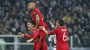 Para pemain Bayern Munchen merayakan gol yang dicetak Thomas Muller ke gawang Juventus. Dua gol Bayern Munchen dicetak oleh Thomas Muller dan juga Arjen Robben. (Reuters/Stefano Rellandini)