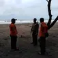 Tim SAR Gabungan mencari keberadaan empat remaja masjid yang jadi korban tenggelam di Pantai Petanahan, Kebumen. (Foto: Liputan6.com/Polres Kebumen/Muhamad Ridlo)