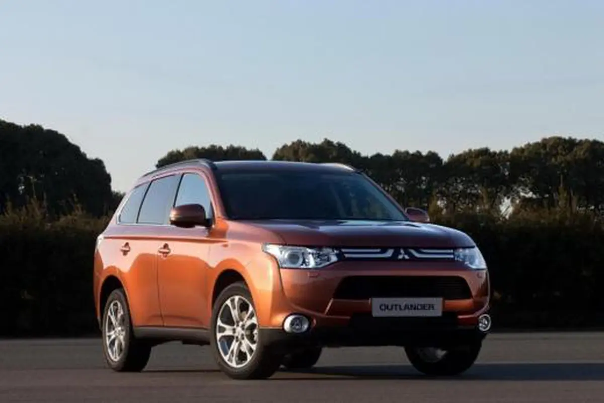 Sistem Kemudi Bermasalah, Mitsubishi Tarik Outlander dari Peredar