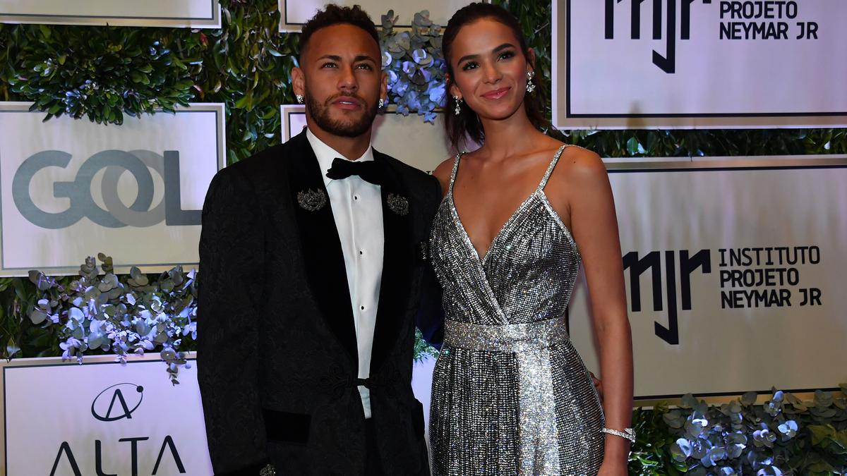 FOTO Pesona Neymar bersama Sang Kekasih saat Acara Amal Dunia Bola
