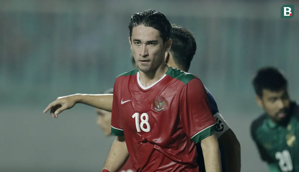 Bek Timnas Indonesia, Gavin Kwan, saat melawan Thailand pada laga persahabatan di Stadion Pakansari, Bogor, Minggu, (03/6/2018). Indonesia bermain imbang 0-0 dengan Thailand. (Bola.com/M Iqbal Ichsan)