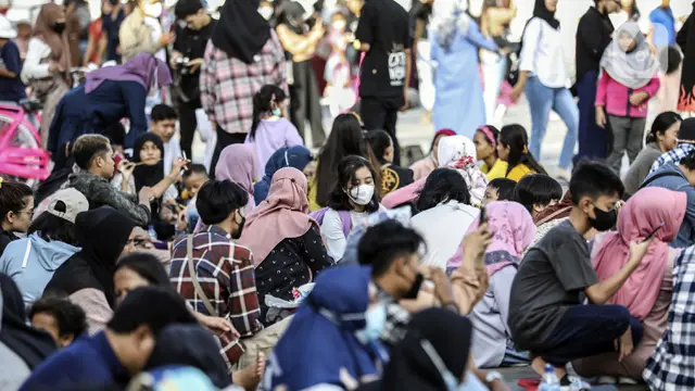 FOTO: Wisatawan Padati Kota Tua Jakarta