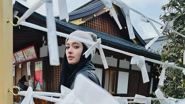 Potret Inara Rusli Ajak Anak-Anak Liburan ke Jepang (credit: instagram/mommy_starla)