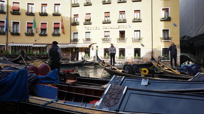 Gondola, moda transportasi antarpulau yang masih bertahan hingga saat ini. (Liputan6.com/Marco Tampubolon)
