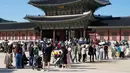Tahun ini, Chuseok jatuh pada hari Senin 6 Oktober 2025. Pemerintah setempat pun menetapkan hari libur, 5-8 Oktober 2025. Namun diperpanjang hingga 9 Oktober sekaligus memperingati Hari Hangeul. (AP Photo/Ahn Young-joon)