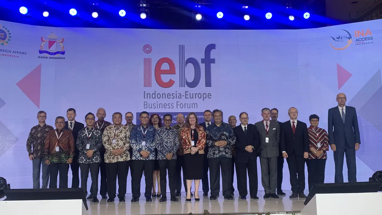 Kementerian Luar Negeri (Kemenlu) RI resmi membuka kegiatan Indonesia-Europe Business Forum (IEBF) 2023 pada Selasa, 17 Oktober 2023.