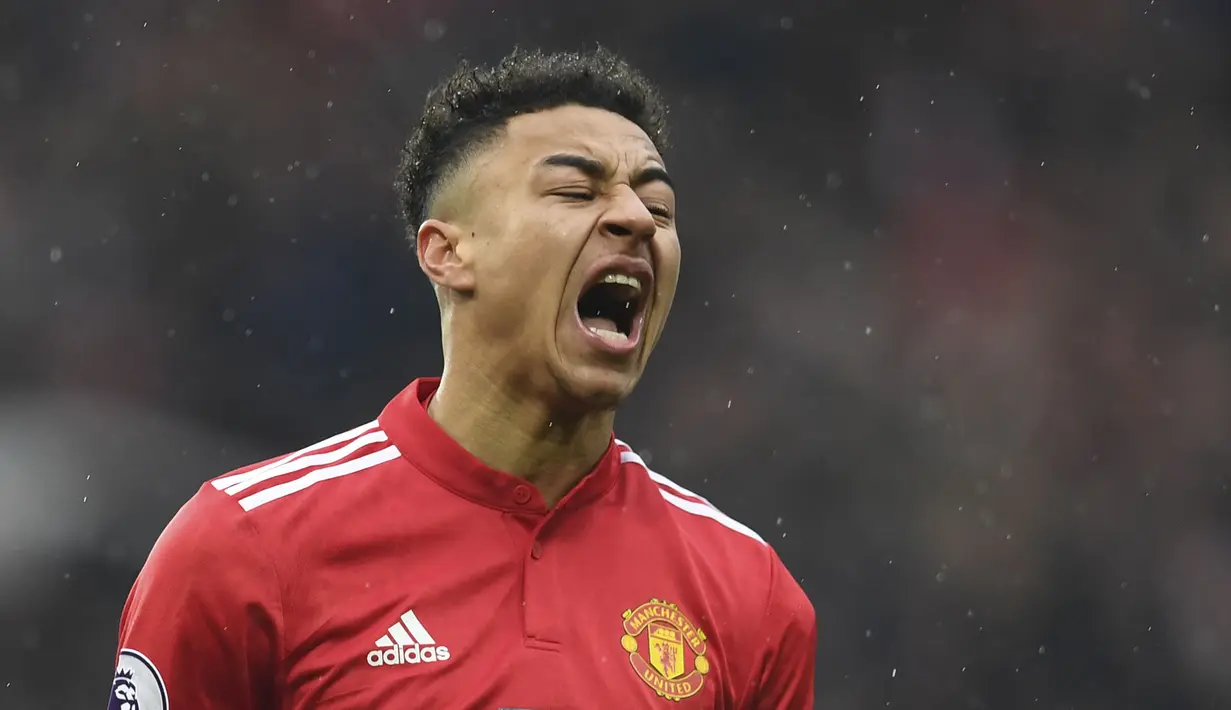 Jesse Lingard berencana untuk hengkang dari Manchester United karena jarang mendapatkan tempat untuk bermain. Hal tersebut membuat Newcastle dan West Ham berebut mendapatkan tanda tangannya. Sayang, winger 28 tahun tersebut gagal pindah usai pihak MU tak mengizinkannya. (AFP/Paul Ellis)