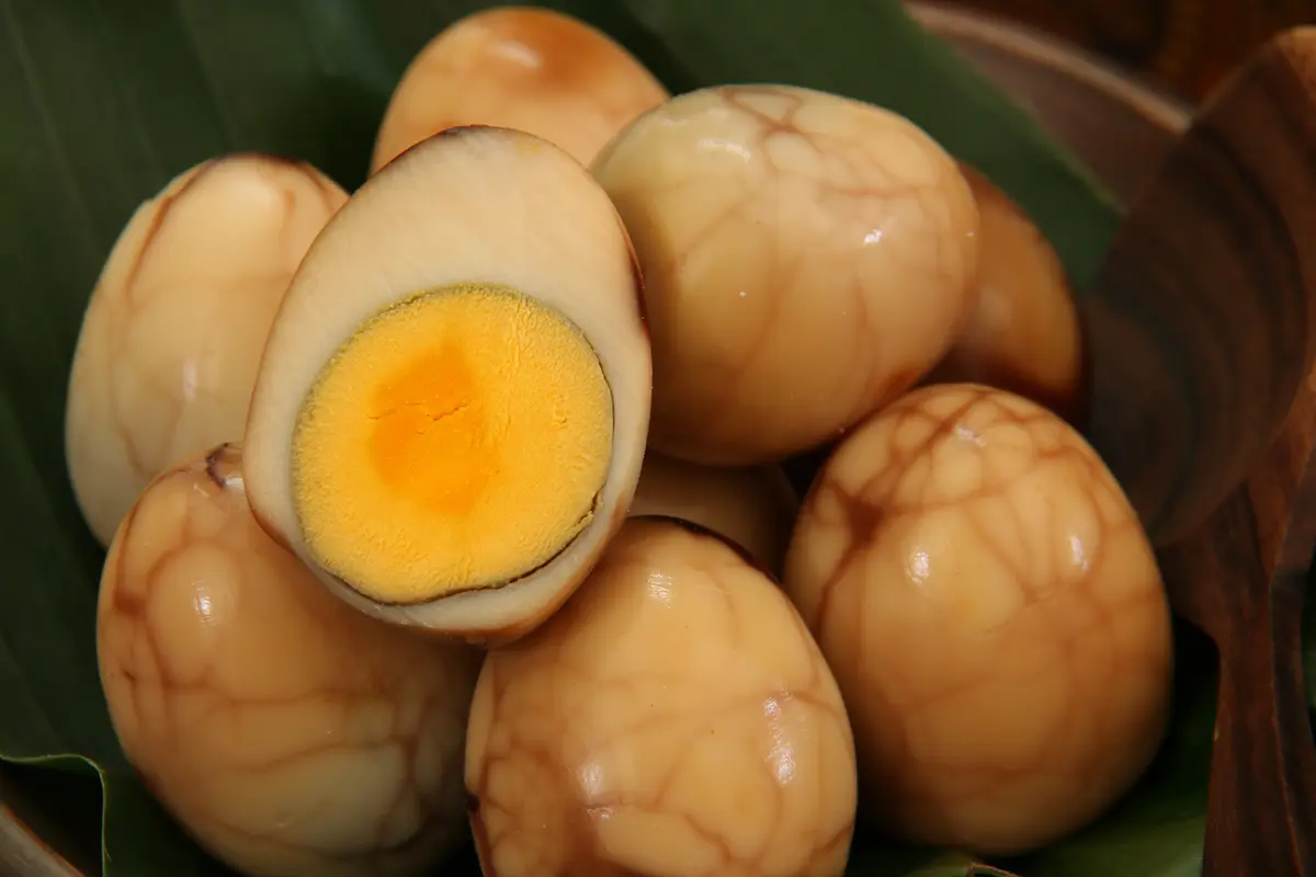 telur pindang marmer