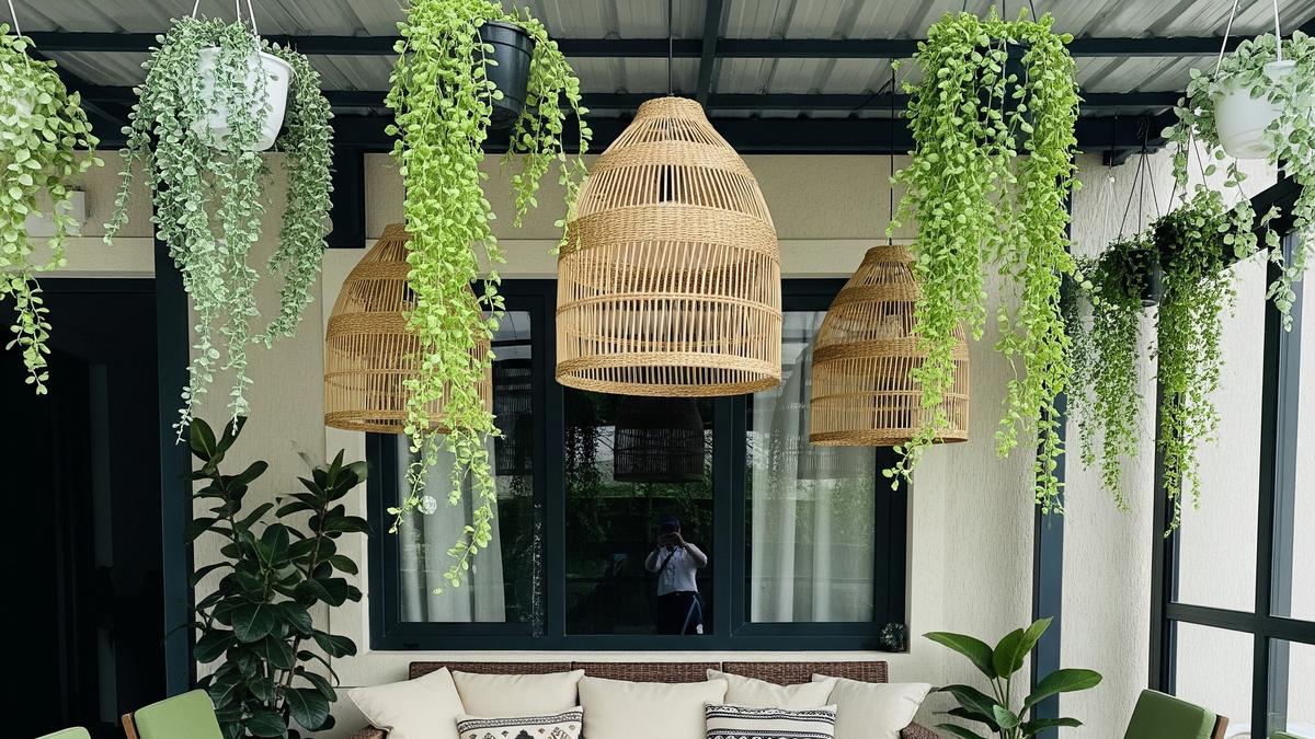 12 Inspirasi Teras Rumah Ala Cafe Pinterest yang Menawan dan Estetik