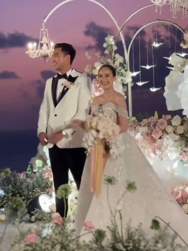 8 Potret Salshabilla Adriani Tampil Secantik Princess Kenakan Bridal Robe dan Gaun Putih saat Resepsi Pernikahan di Bali