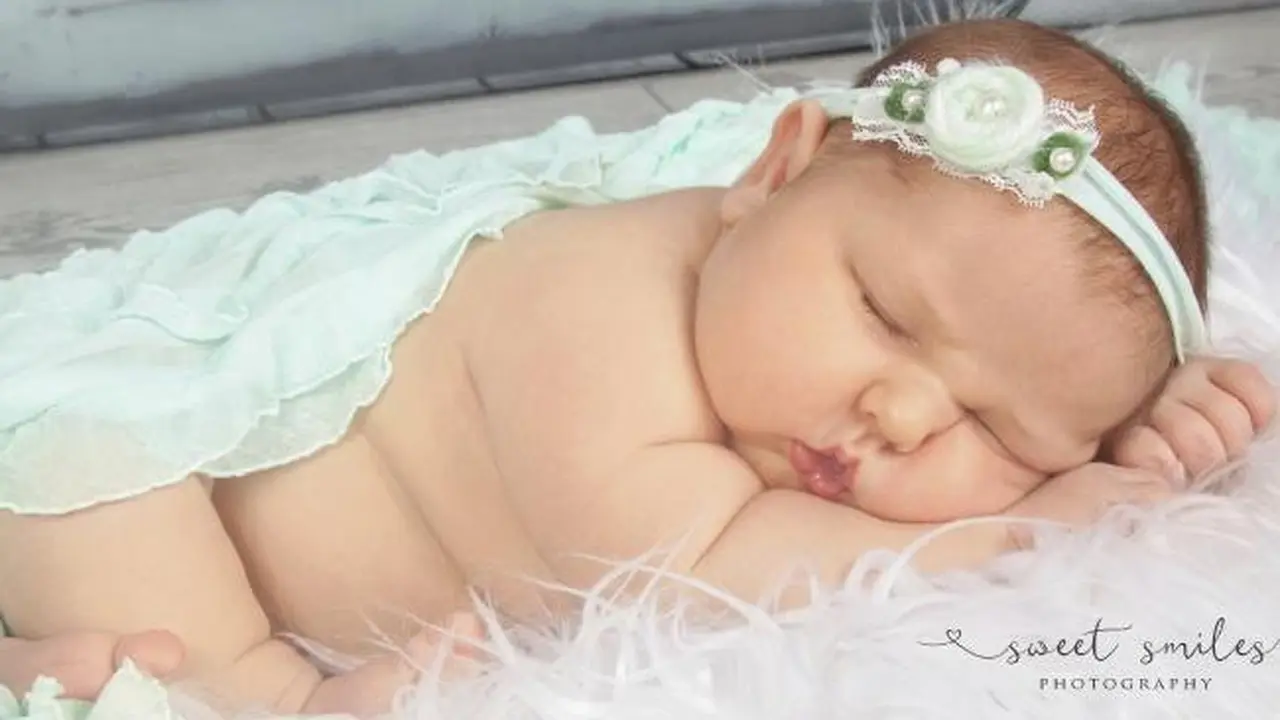 Carleigh Brooke, bayi jumbo yang terlahir dengan bobot 6 Kg. (AP)