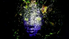 Air mancur peri menyinari NightGarden di Fairchild Tropical Botanic Garden, Miami, AS, Kamis (29/11). Acara liburan ini mengubah 23 hektare lahan menjadi taman interaktif. (AP Photo/Lynne Sladky)