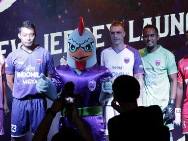 Pemain Persita Tangerang saat launching di Gading Serpong, Tangerang, Rabu, (26/2/2020). Jelang bergulirnya Shopee Liga 1 2020 Tim berjuluk Pendekar Cisadane ini memperkenalkan tim, jersey hingga logo baru. (Bola.com/M Iqbal Ichsan)