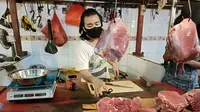 Pedagang daging sapi segar di Balikpapan.