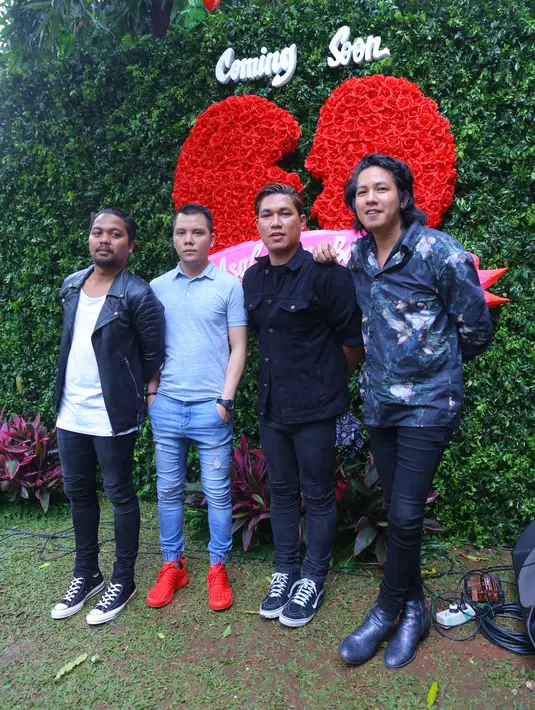 "Alhamdulillah sebenernya kalau dibilang tahun gemilang ya kalau dilihat dari viewer Youtube, tahun ini memang lebih baik dari tahun sebelumnya," tandas Rizal. (Nurwahyunan/Bintang.com)