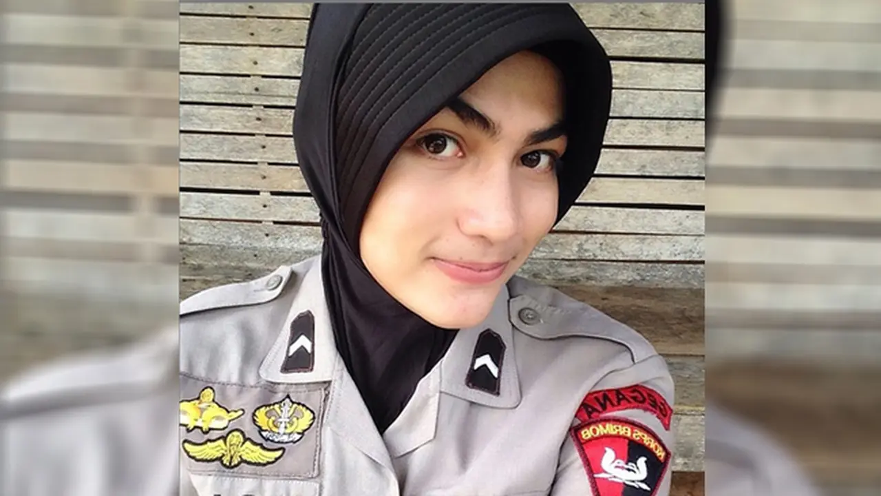 Polwan Cantik yang Bertugas Mengenakan Jilbab