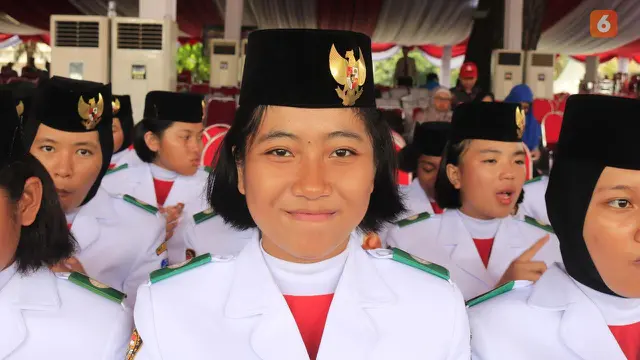 6 Potret Dhea Lukita Andriana, Paskibraka Asal Jawa Timur yang Jadi Komandan Upacara