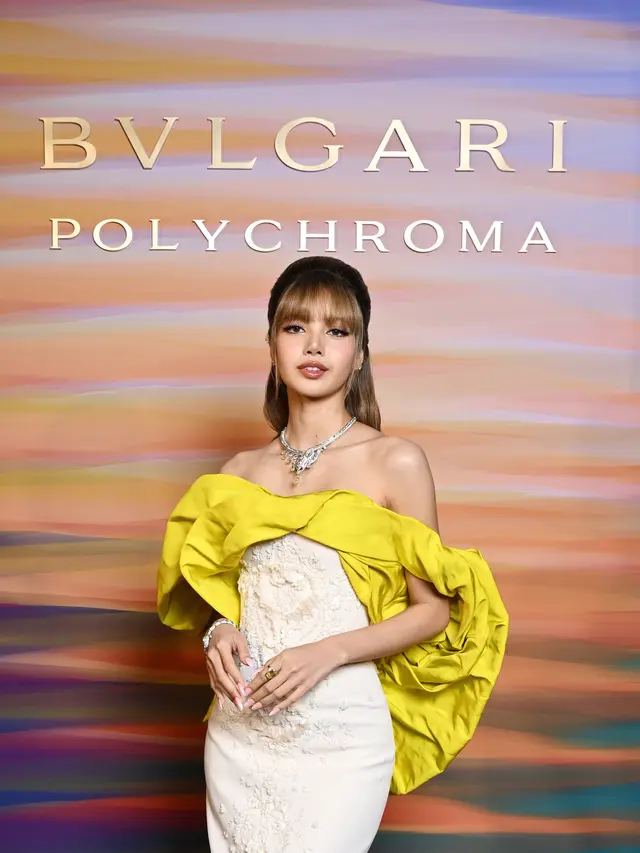 Momen Akrab Priyanka Chopra dan Lisa BLACKPINK Bertukar Posisi Foto Demi Angle Terbaik di Acara Bvlgari