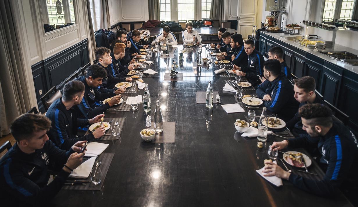 Mendapatkan menu gizi yang sesuai kebutuhan meskipun atlet e-sports mereka disejajarkan dengan atlet olahraga lainnya. (AFP/Lucas Barioulet)