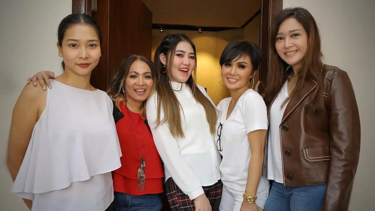 Maia Estianty, Mey Chan, Yuni Shara, Rieka Roeslan dan Via Vallen
