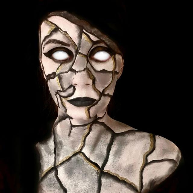 6 Ilusi Optik Makeup Wanita Ini Seram Sekaligus Unik, Bikin Kagum