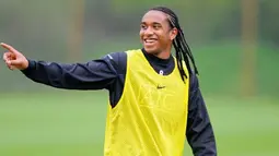 Manchester United's Brazilian midfielder Anderson gestures during a training session at the Carrington training complex in Manchester on April 17, 2009. AFP PHOTO/ANDREW YATES 