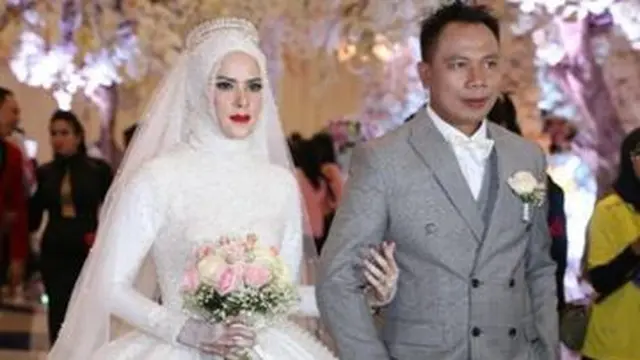 Potret Pernikahan Vicky Prasetyo & Angel Lelga (Sumber: Grid.id)