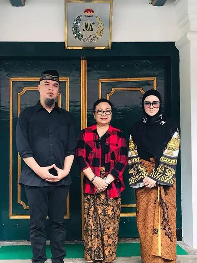 6 Momen Mulan Jameela dan Ahmad Dhani ke Keraton Solo, Curi Perhatian