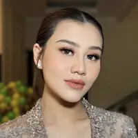 Aaliyah Massaid Tampil Fresh Dibalut Kebaya Kutu Baru saat Hadir di Akad Nikah Alyssa Daguise dan Al Ghazali. [@ochiipramita]