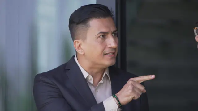 Di Antara Dua Cinta