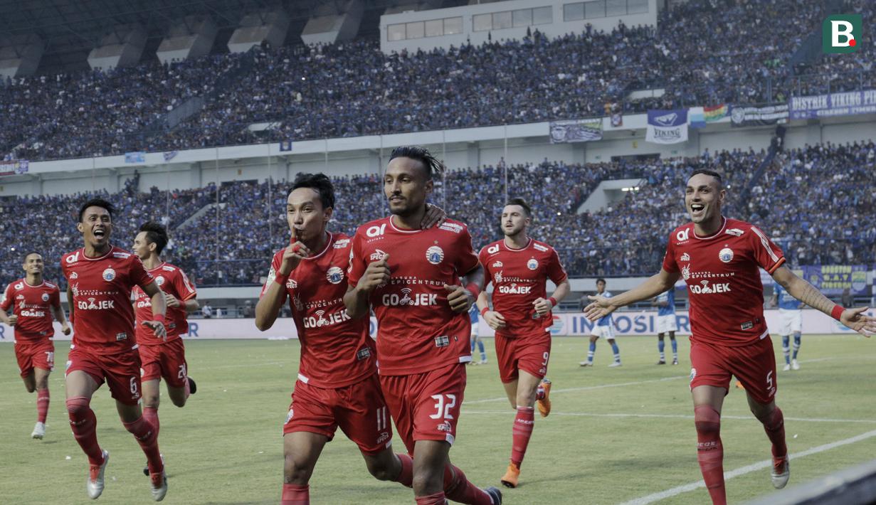 Pemain Persija Jakarta merayakan gol yang dicetak oleh Rohit Chand ke gawang Persib Bandung pada laga Liga 1 di Stadion GBLA, Jawa Barat, Minggu (23/9/2018). Persib menang 3-2 atas Persija. (Bola.com/M Iqbal Ichsan)