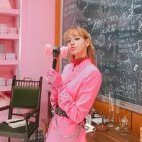 Kedelapan anak yang berhasil dikeluarkan saat ini dalam karantina untuk pemeriksaan kesehatan. Lantaran mereka bertahan hidup dalam gua yang terkontaminasi kotoran kelelawar dan burung. (Foto: instagram.com/lisa.blackpink)